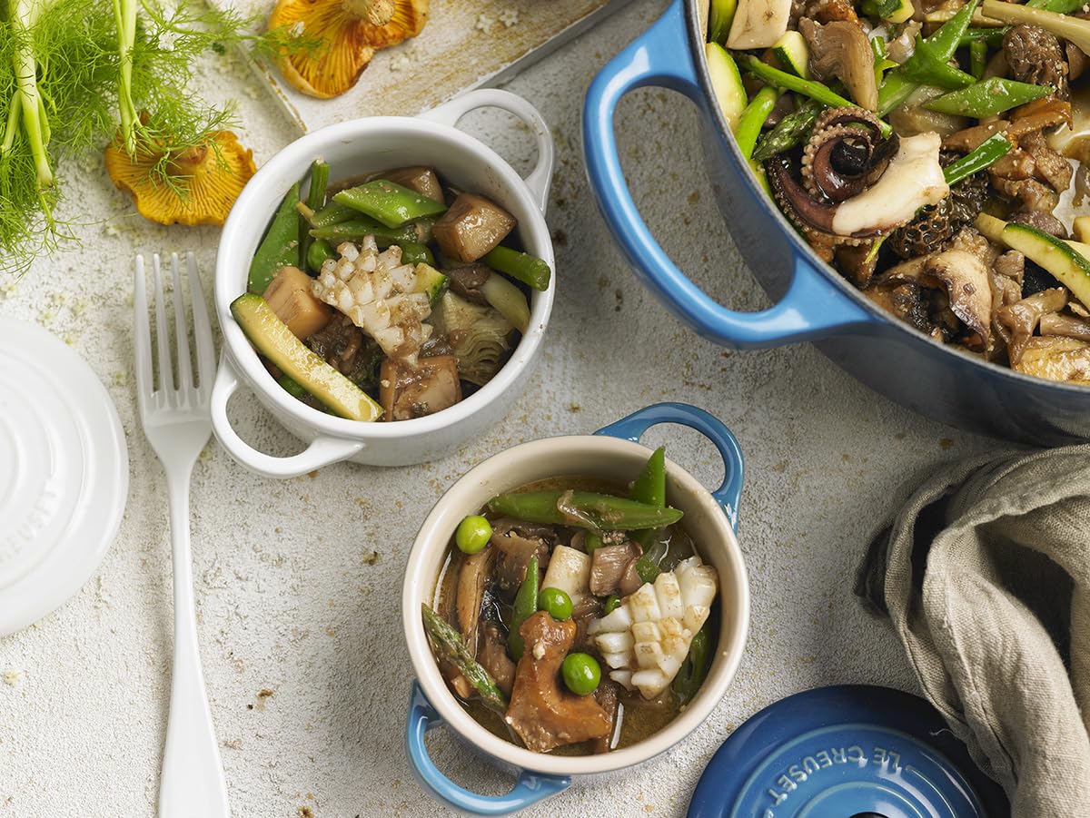 le-creuset-stoneware-set-of-4-mini-cocottes-with-cookbook-8-oz-each-white image 4