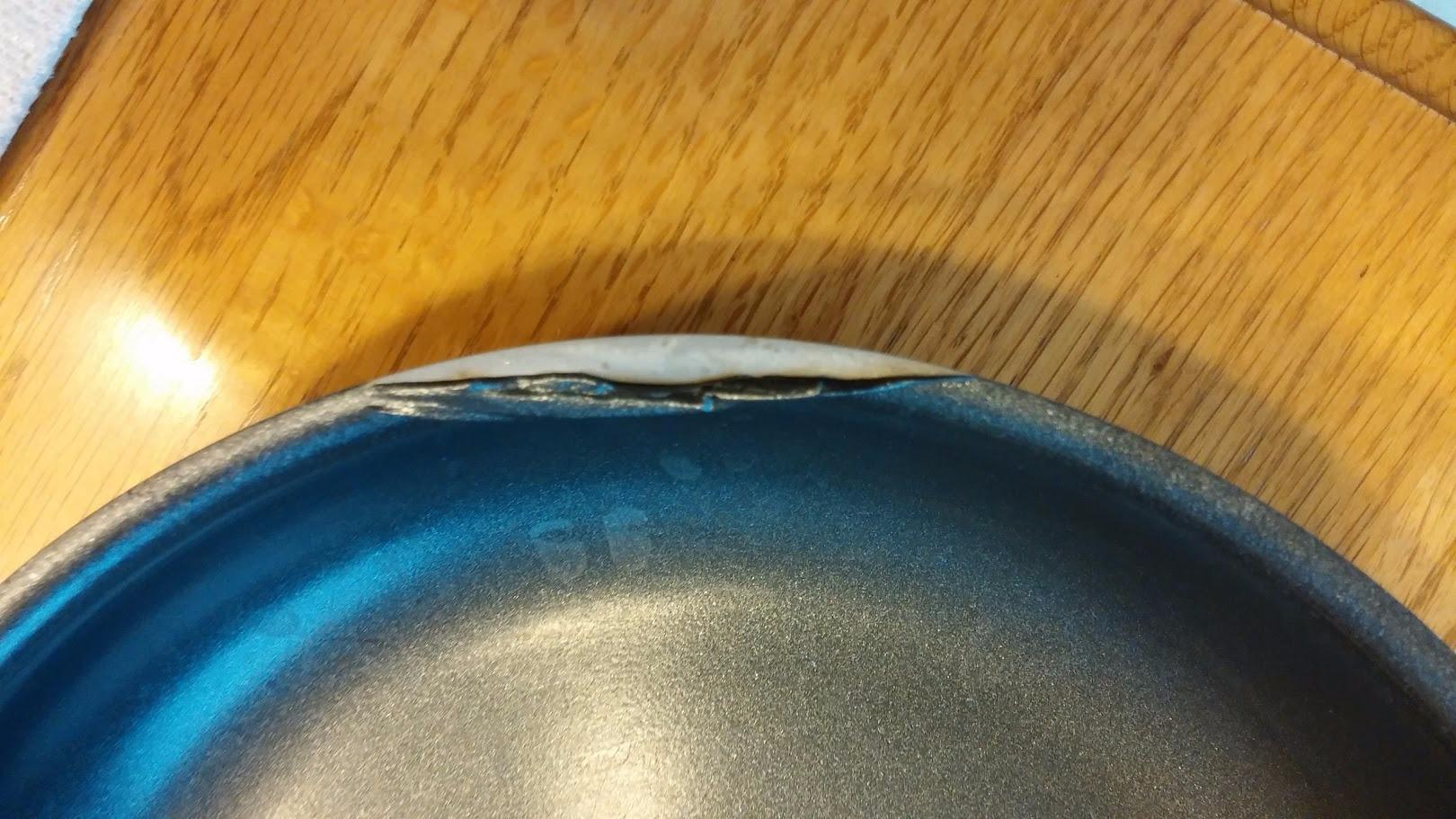 Good pan, but the handle gets hot