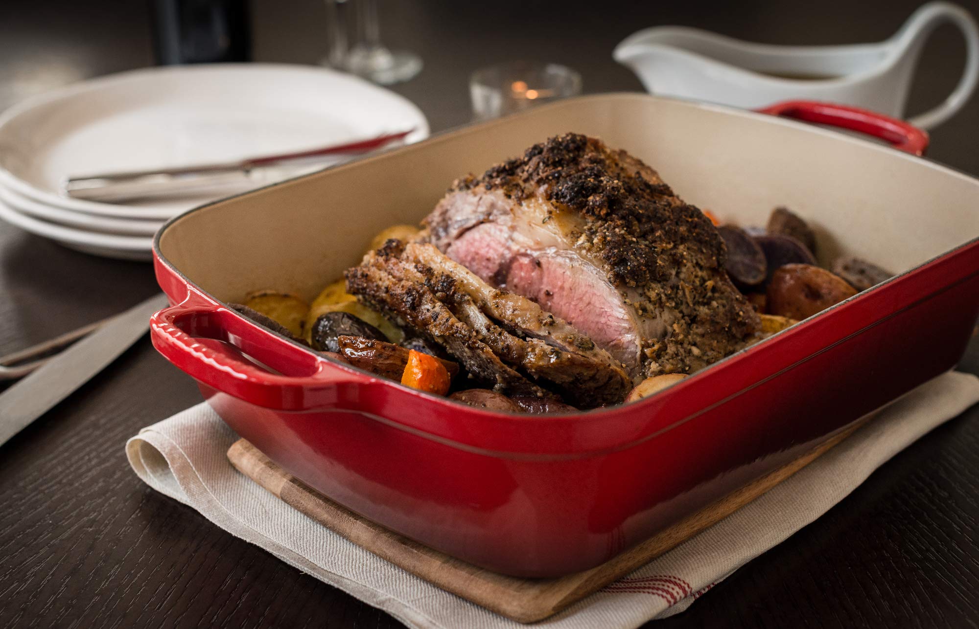 le-creuset-enameled-cast-iron-signature-rectangular-roaster-7-qt-cerise image 4