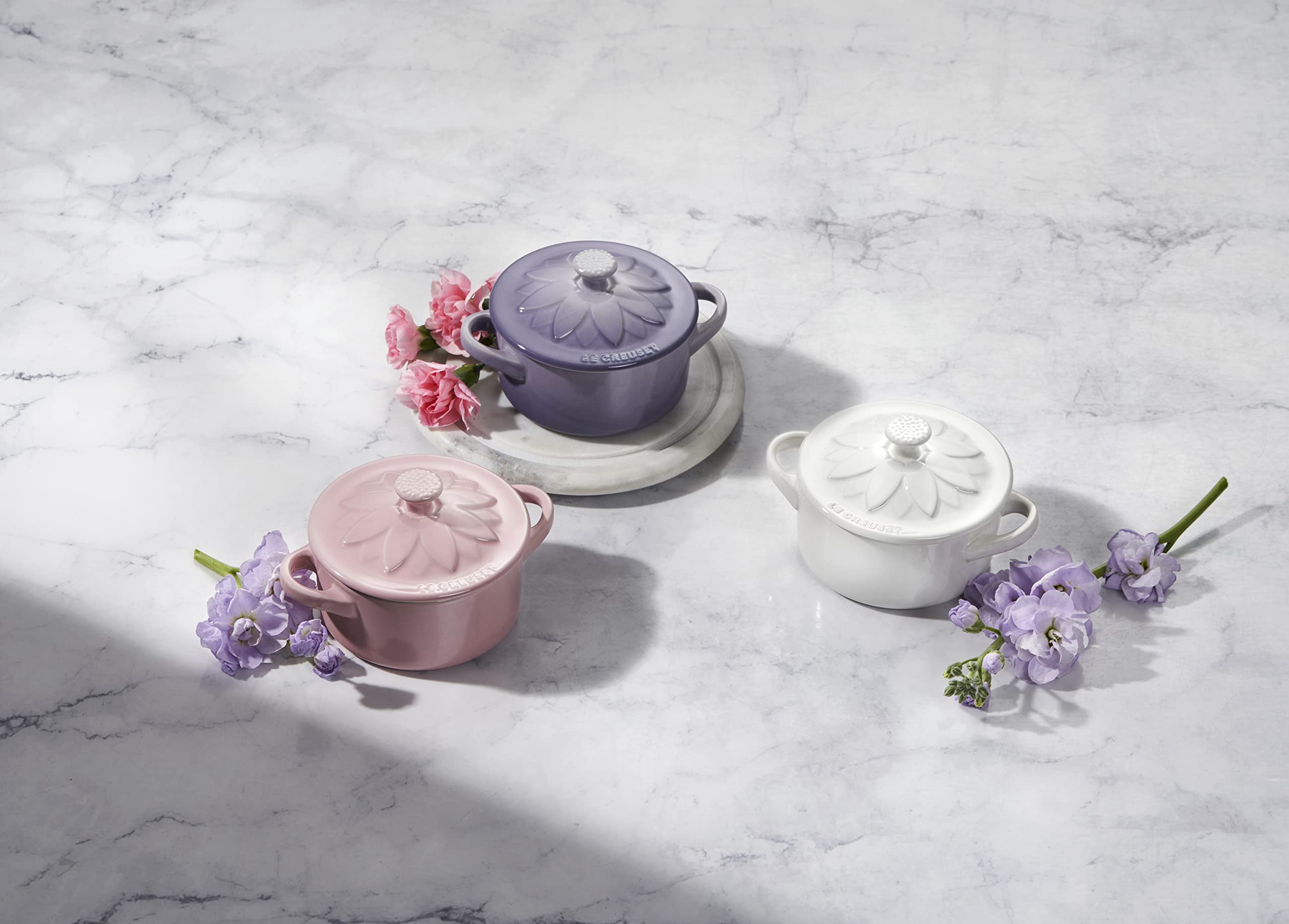 le-creuset-stoneware-mini-round-cocotte-with-flower-lid-8oz-white image 5