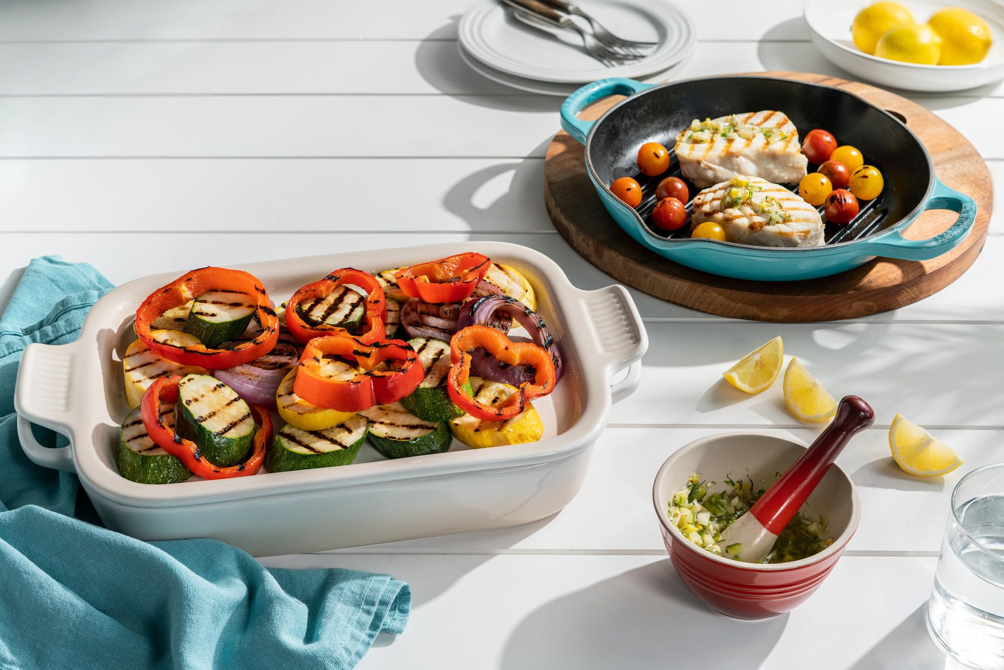 le-creuset-stoneware-rectangular-dish-with-platter-lid-14-3-4-x-9-cerise image 3
