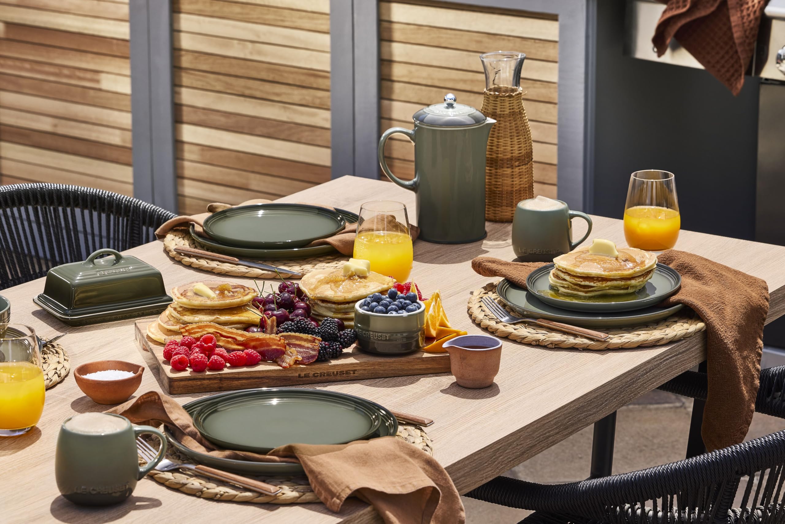 le-creuset-acacia-wood-butcher-block-cutting-board-16-inch-fsc-certified-multi-p image 7