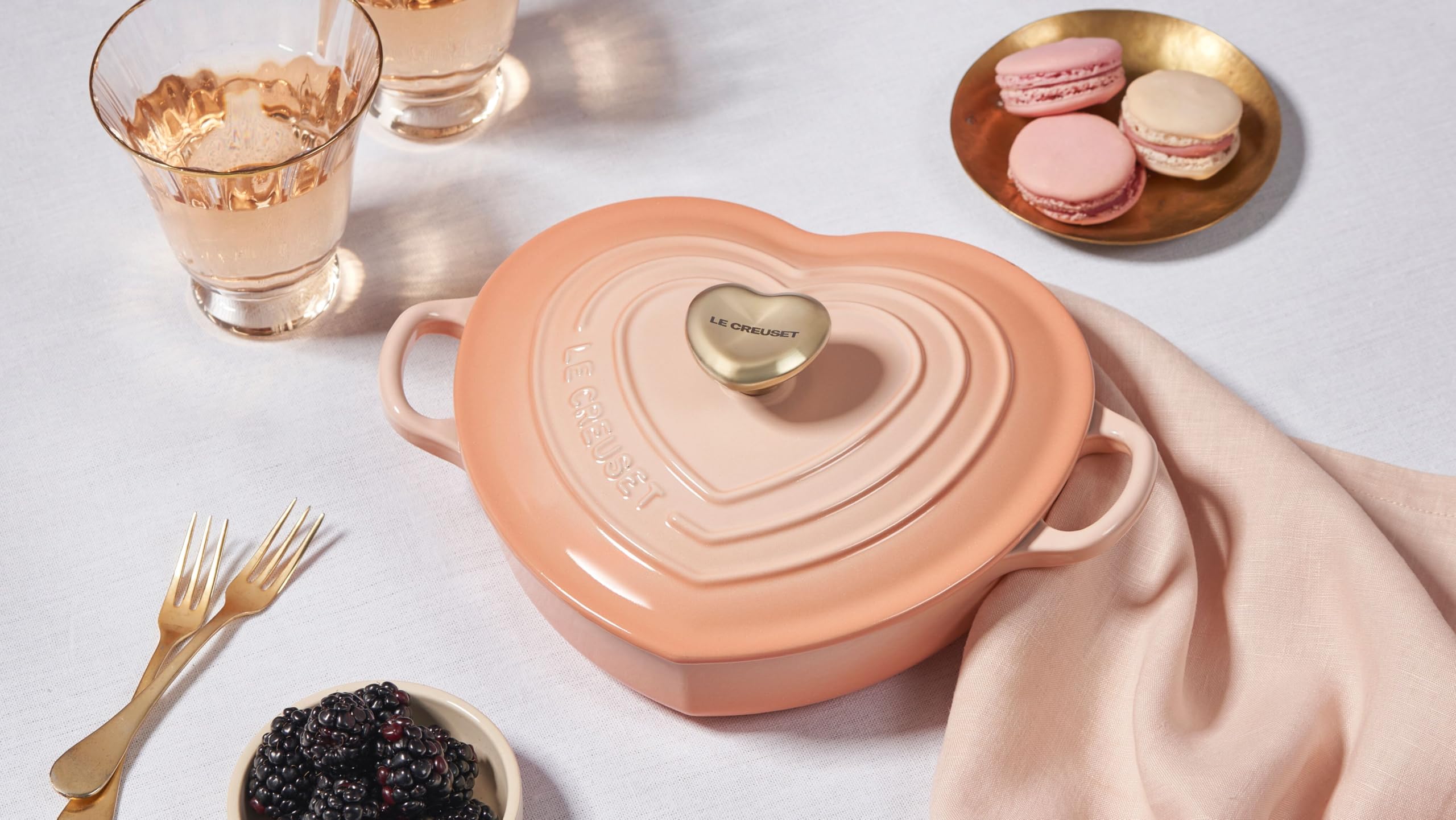 le-creuset-enameled-cast-iron-shallow-heart-cocotte-1-25-qt-chiffon-pink-with-li image 5