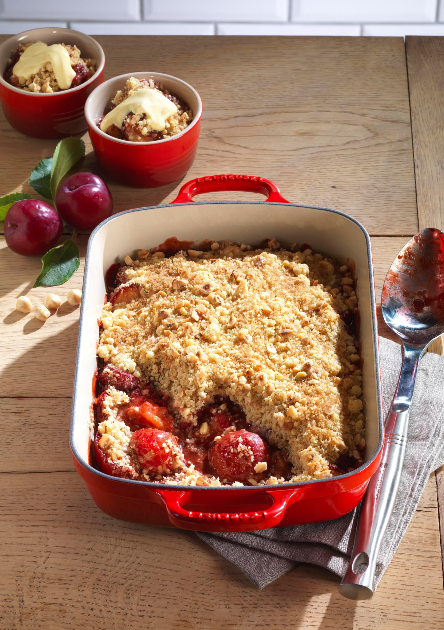 le-creuset-enameled-cast-iron-signature-rectangular-roaster-5-25-qt-cerise image 7