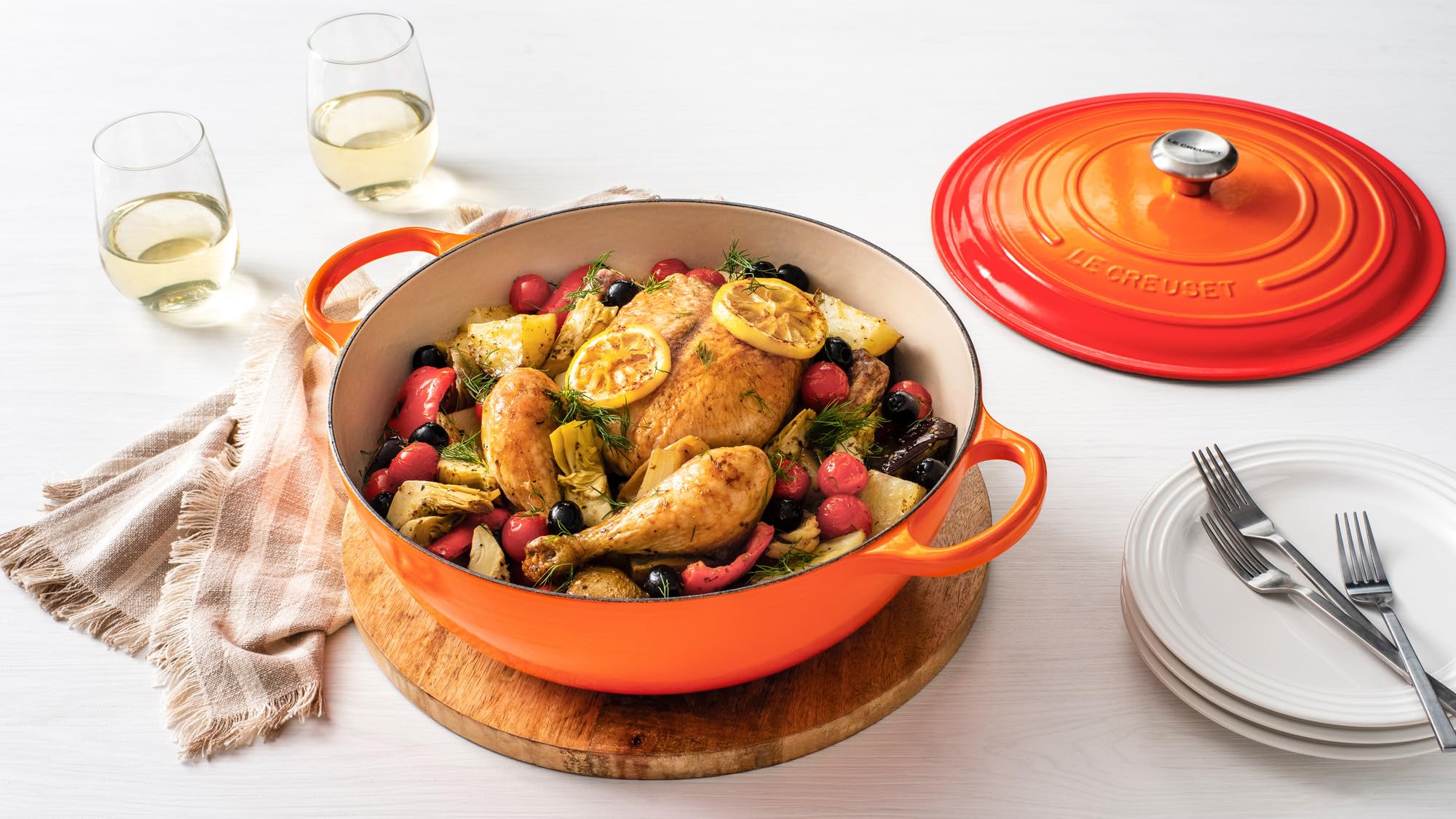 le-creuset-signature-cast-iron-chef-s-oven-7-5qt-oyster image 6