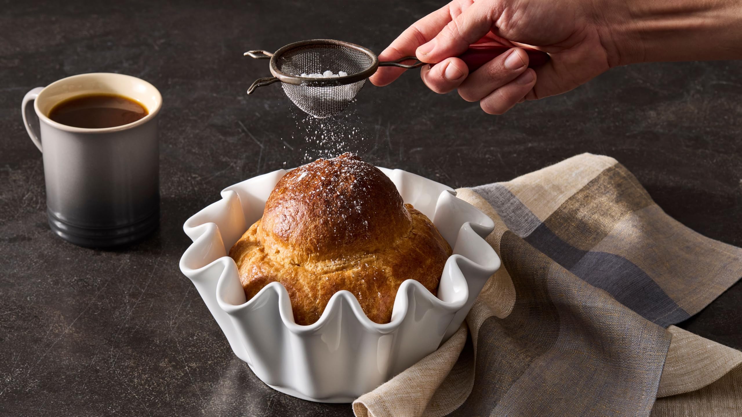 le-creuset-stoneware-brioche-pan-1-4-qt-white-even-baking-with-elegant-ruffled-e image 7
