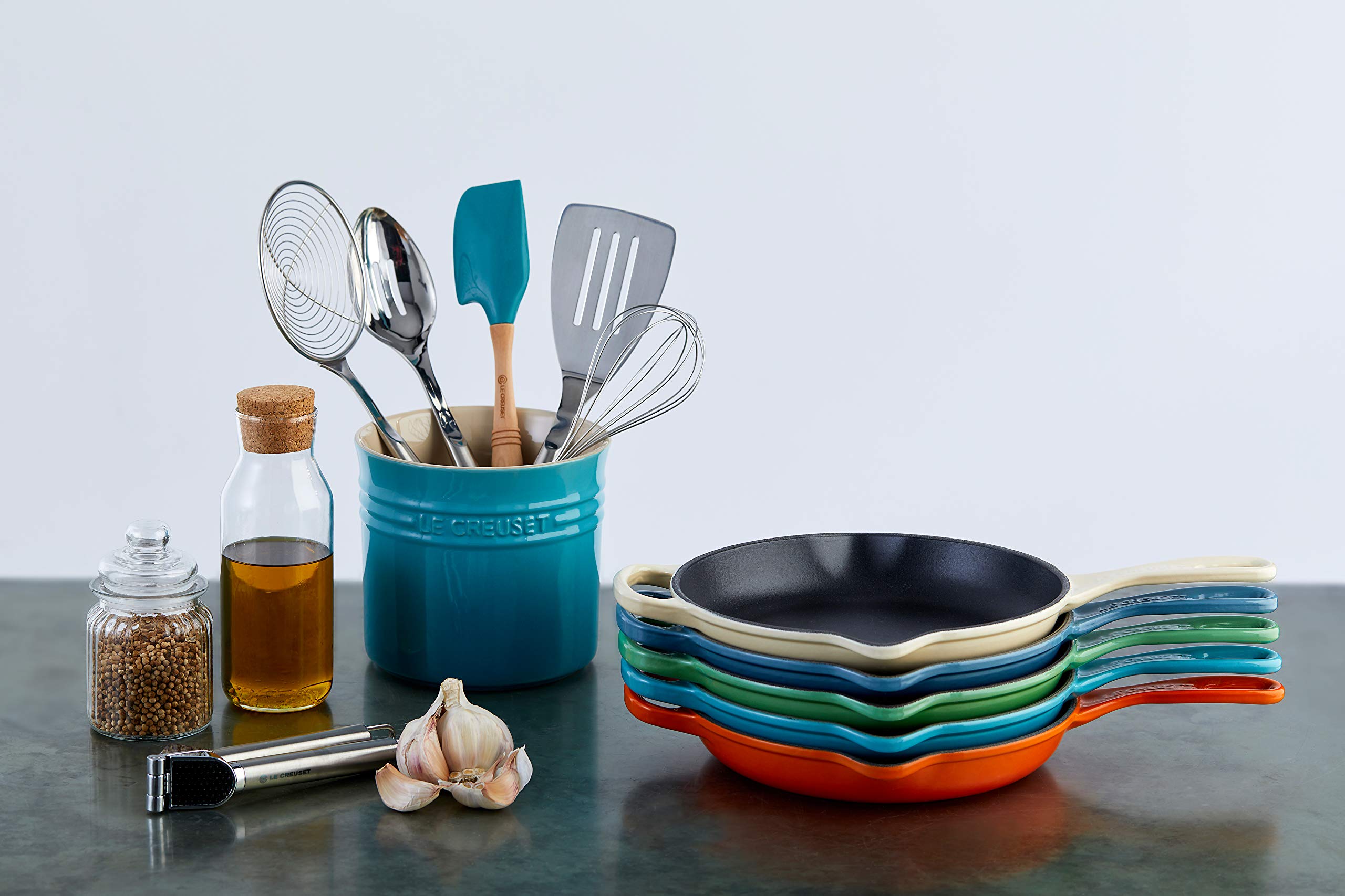 le-creuset-enameled-cast-iron-signature-iron-handle-skillet-9-shallot image 7
