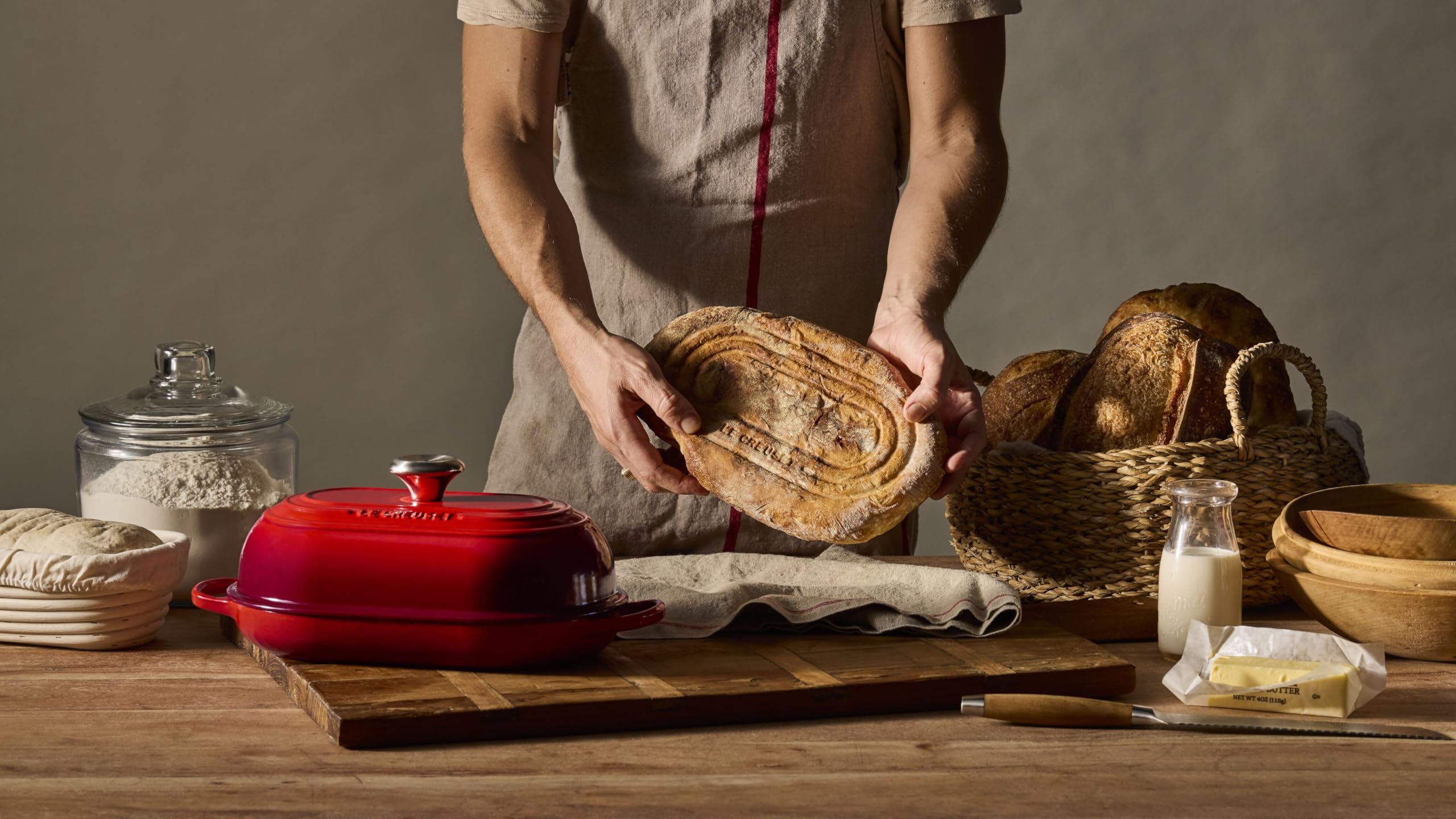 le-creuset-signature-oval-bread-oven-11-5-inch-sea-salt image 6