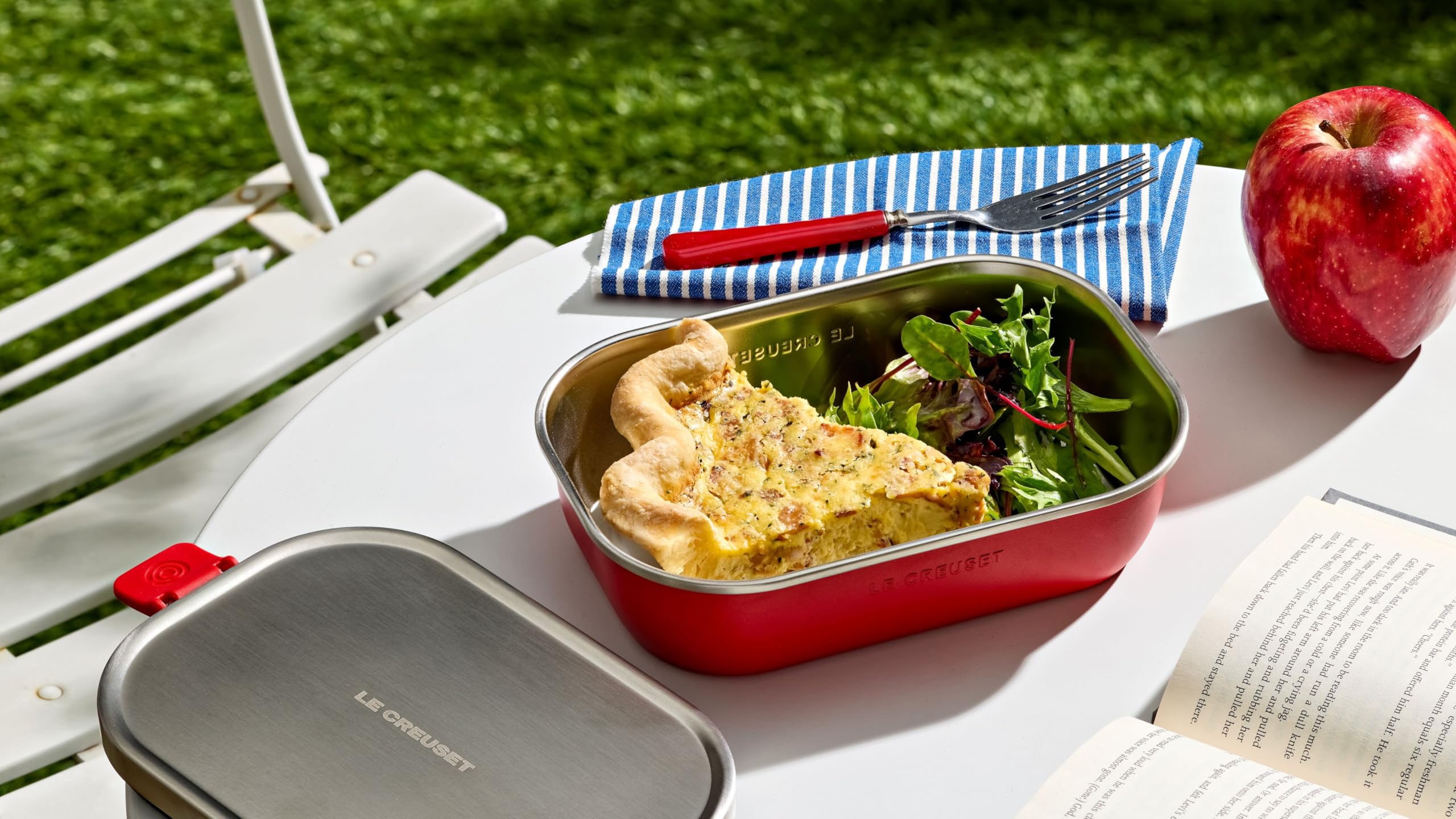 le-creuset-stainless-steel-on-the-go-lunch-box-30-oz-shell-pink-bento-style-leak image 8