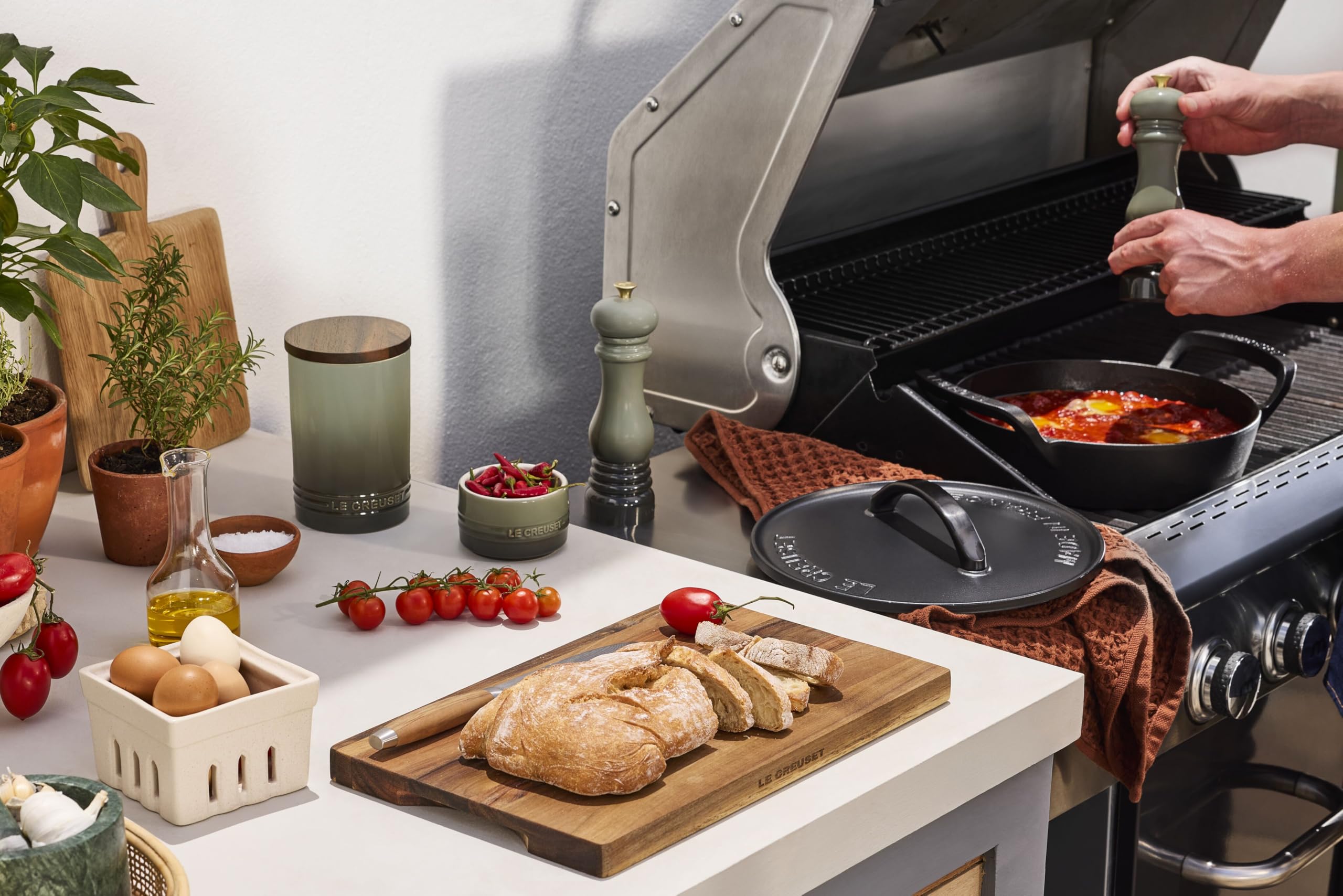 le-creuset-acacia-wood-butcher-block-cutting-board-16-inch-fsc-certified-multi-p image 6