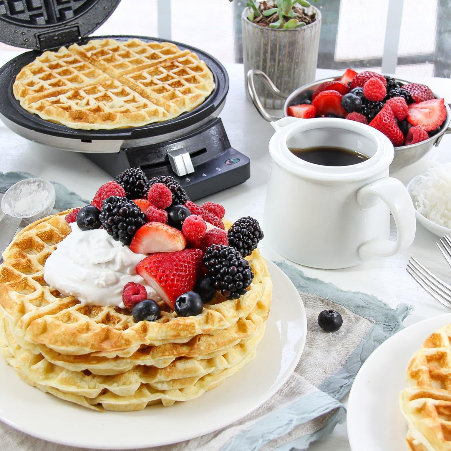 cuisinart-wmr-canas-round-classic-waffle-maker-1250w-5-browning-settings-brushed image 2