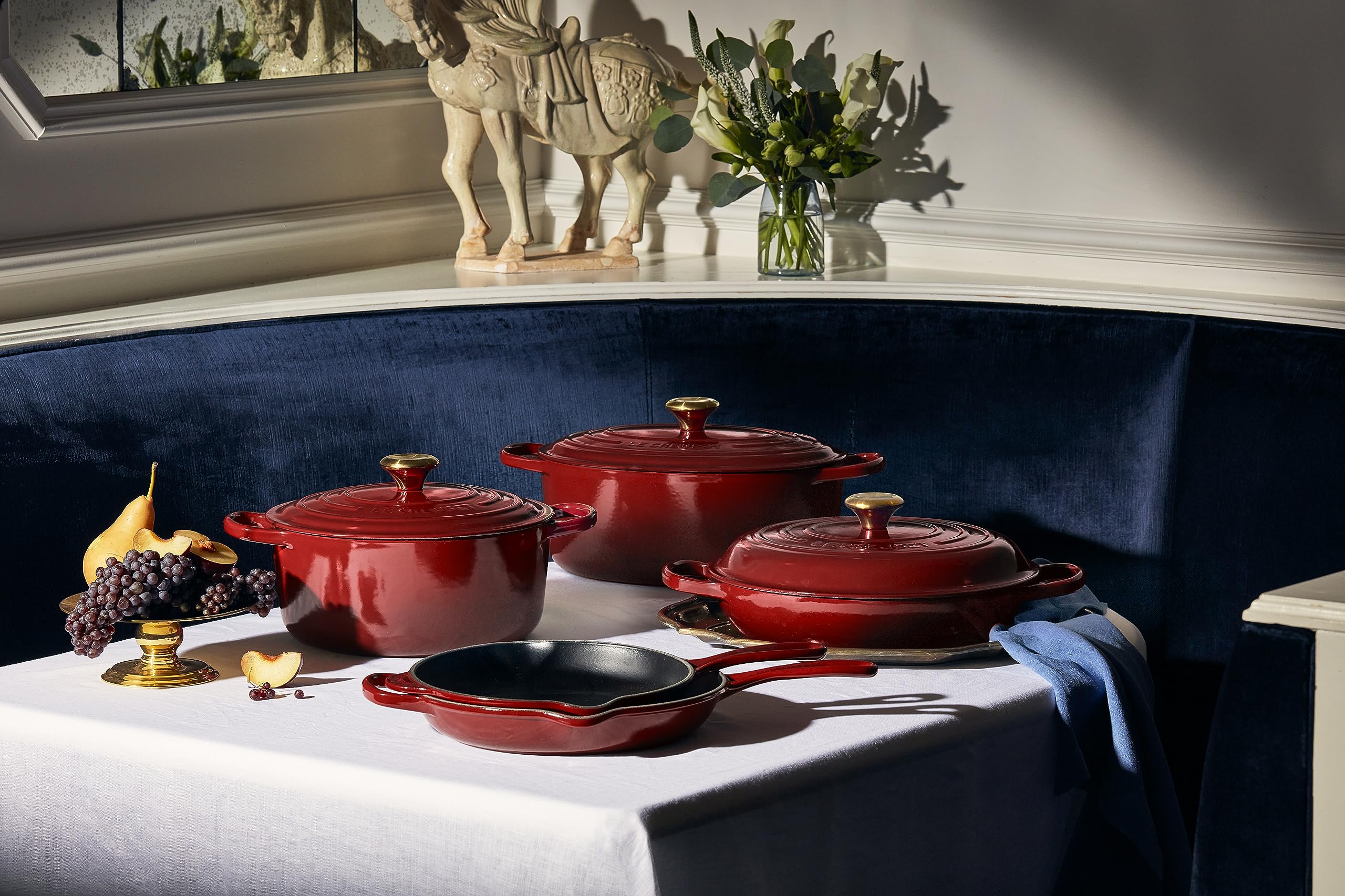 le-creuset-enameled-cast-iron-signature-iron-handle-skillet-10-25-garnet image 5