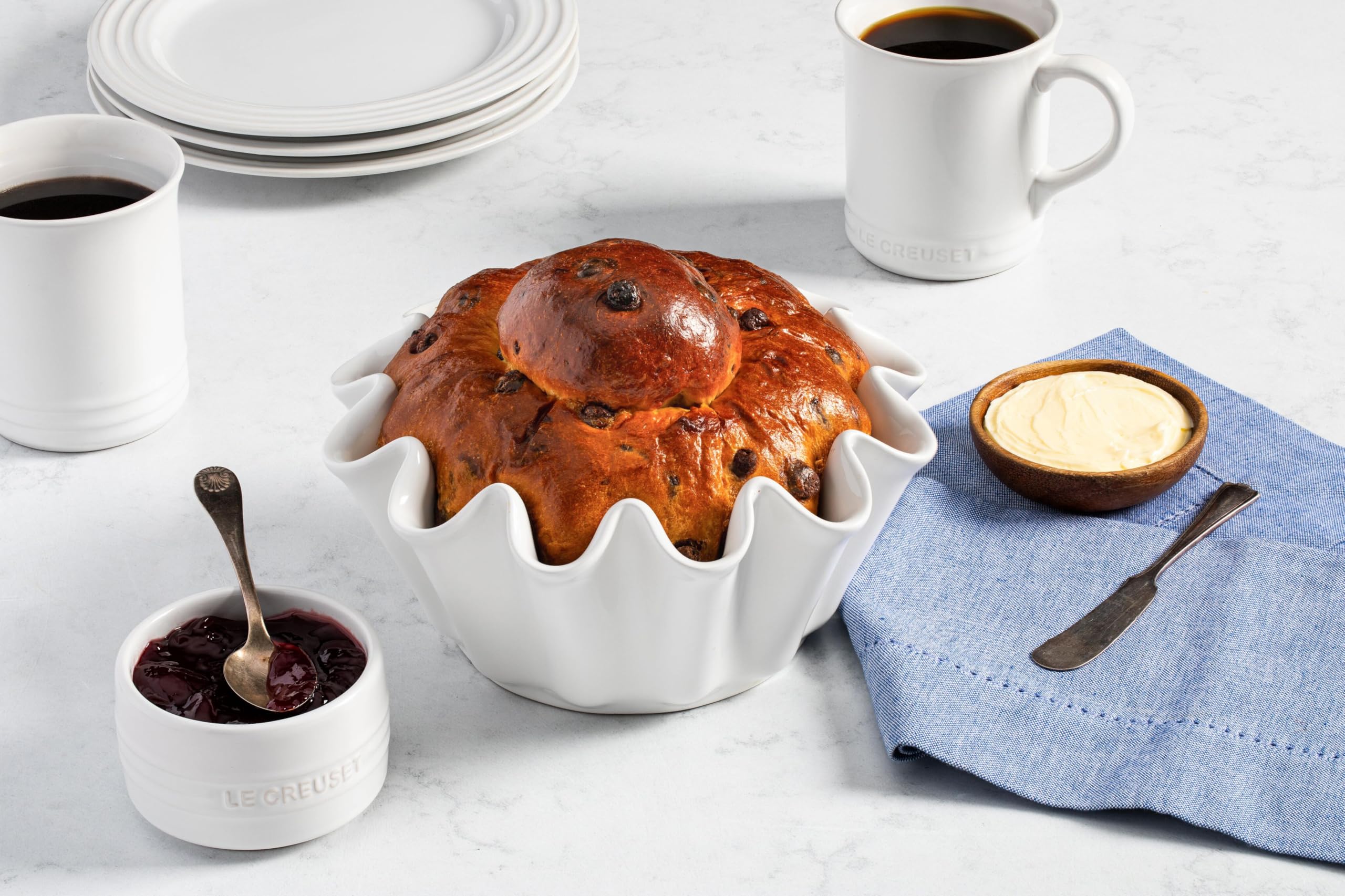 le-creuset-stoneware-brioche-pan-1-4-qt-white-even-baking-with-elegant-ruffled-e image 5
