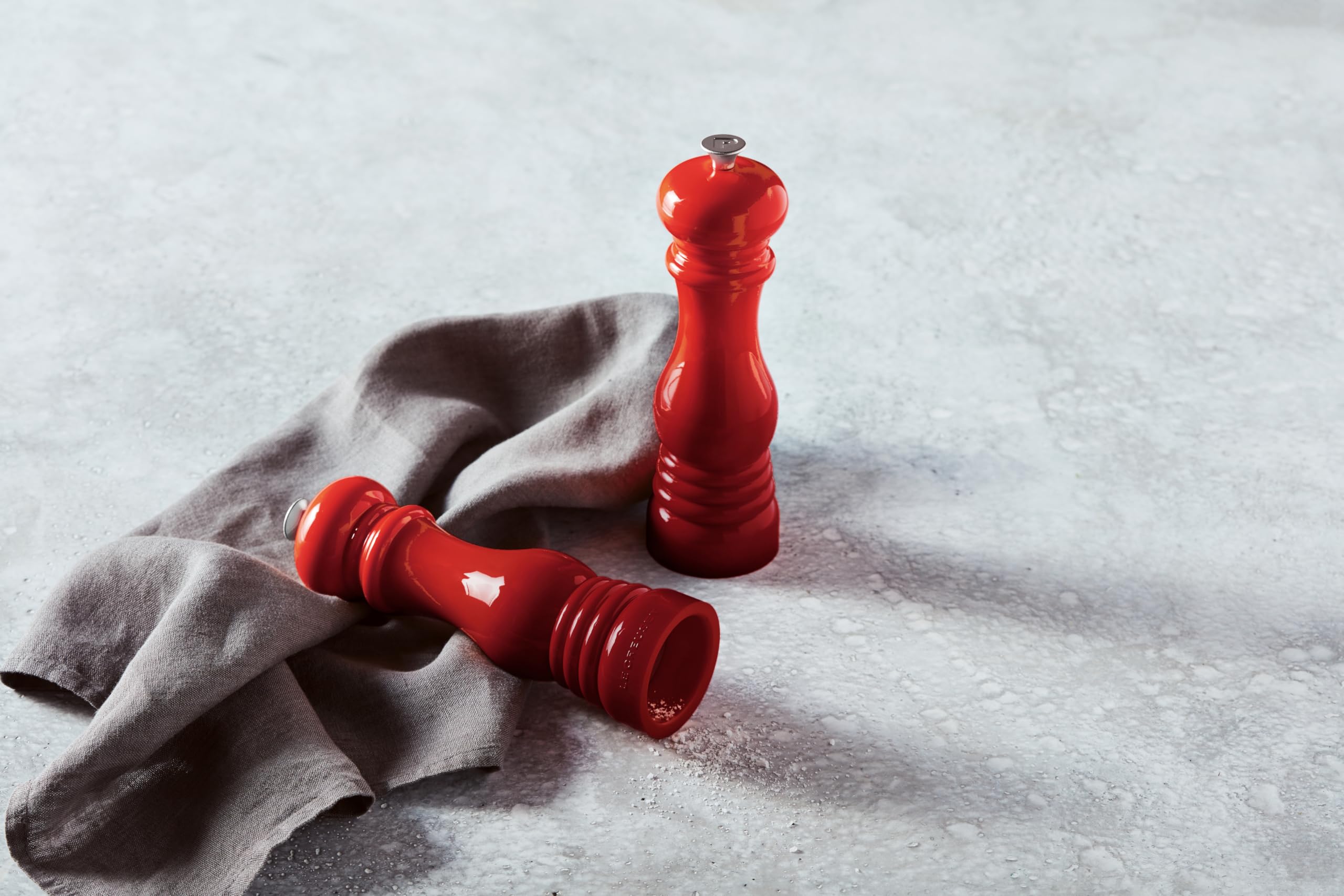 le-creuset-salt-and-pepper-mill-set-8-inch-white-ceramic-grinders-for-perfect-se image 5