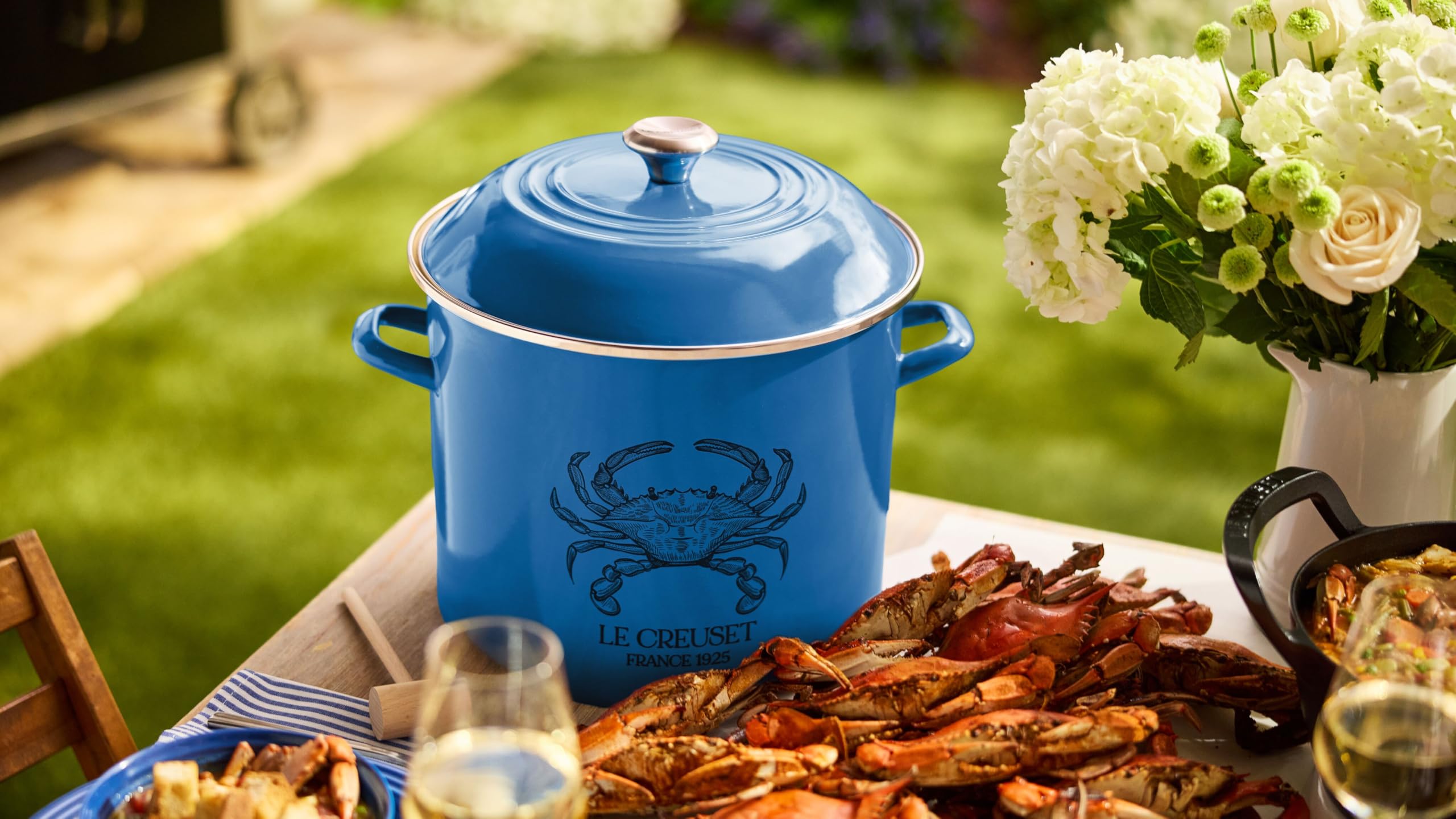 le-creuset-enamel-on-steel-traditional-blue-crab-stockpot-16-qt-light-marseille image 5