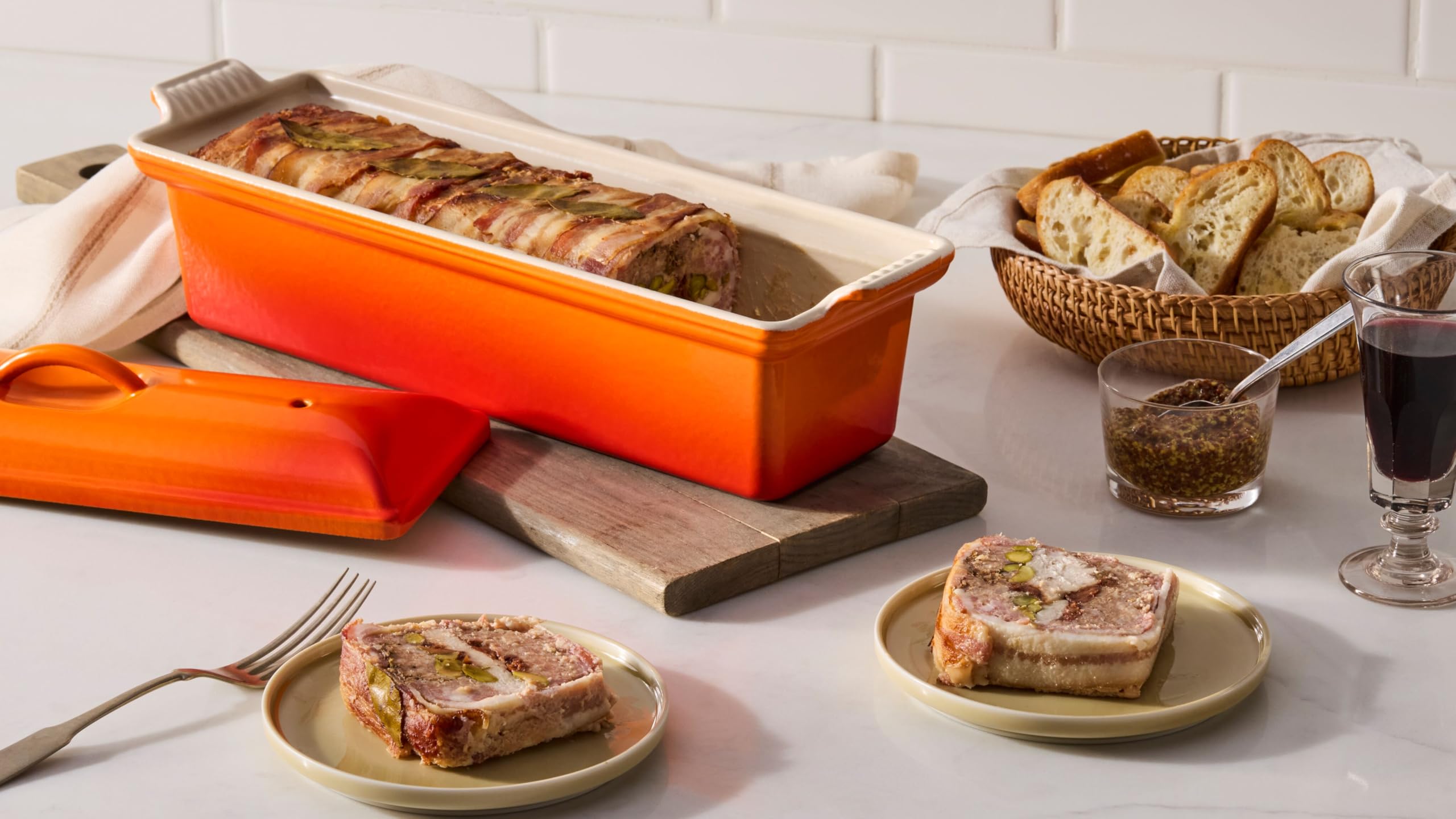 le-creuset-enameled-cast-iron-p-t-terrine-2-qt-cerise image 6