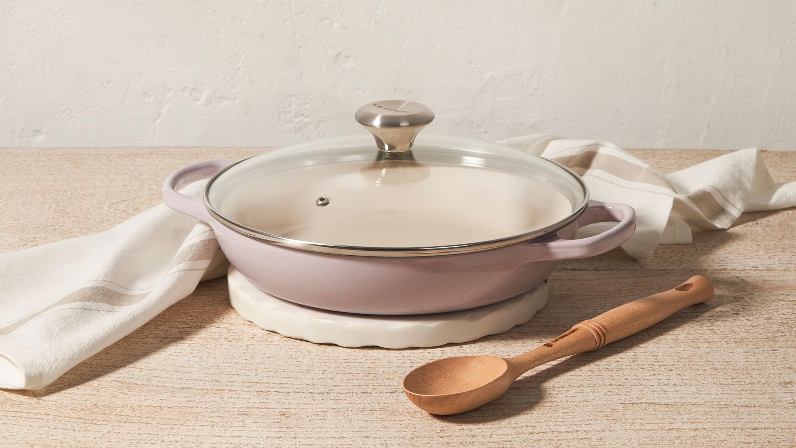 le-creuset-enameled-cast-iron-signature-round-braiser-2-25-qt-with-glass-lid-sha image 5