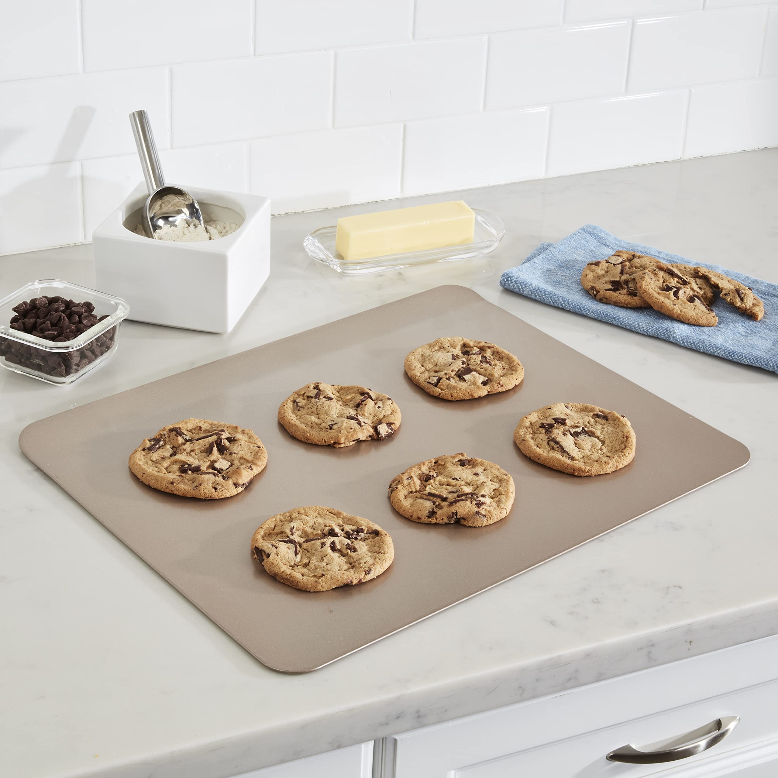 cuisinart-chef-s-classic-nonstick-cookie-sheet-17-inch-champagne-heavy-gauge-ste image 2