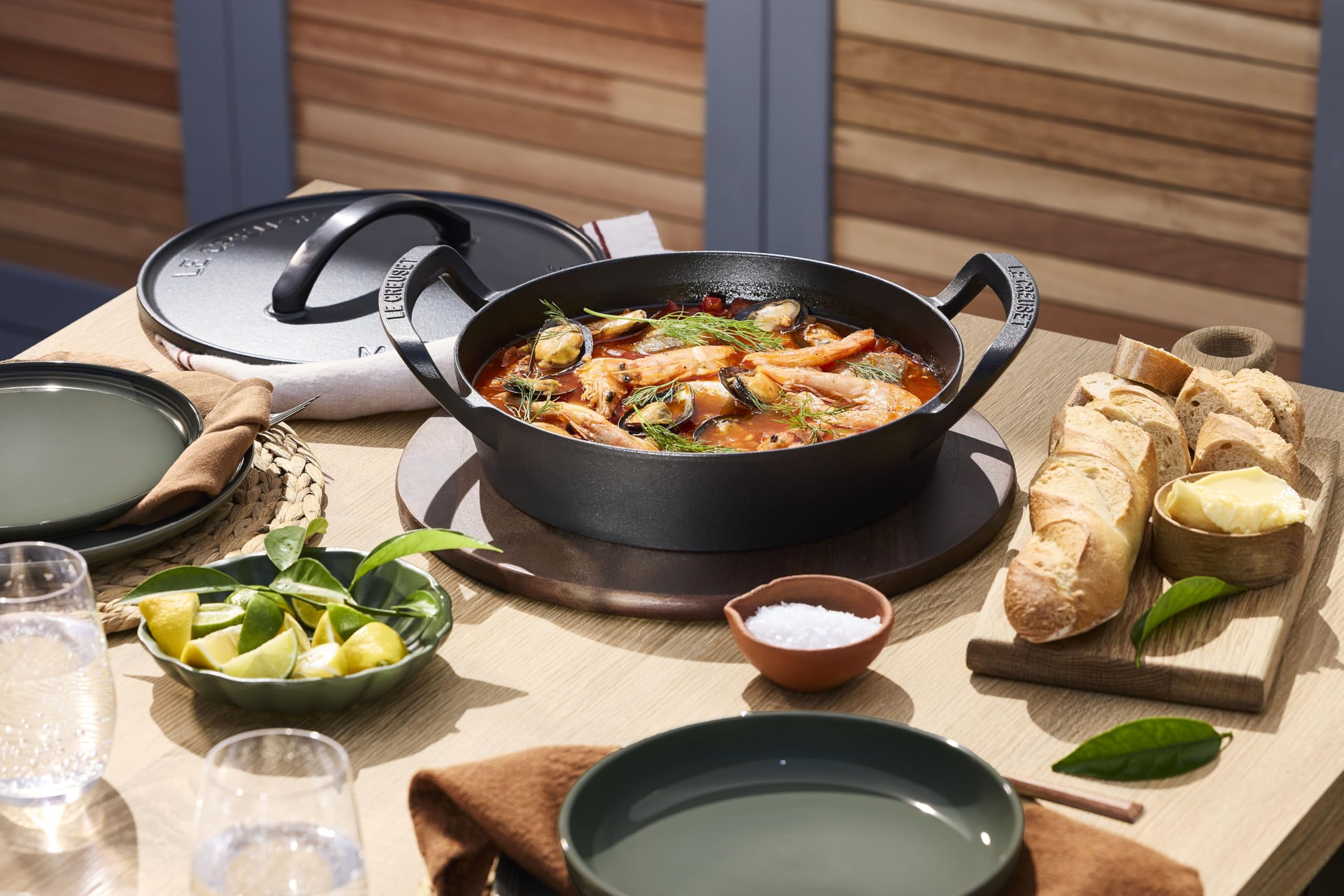 le-creuset-alpine-outdoor-collection-enameled-cast-iron-round-utility-pan-3-5-qt image 6