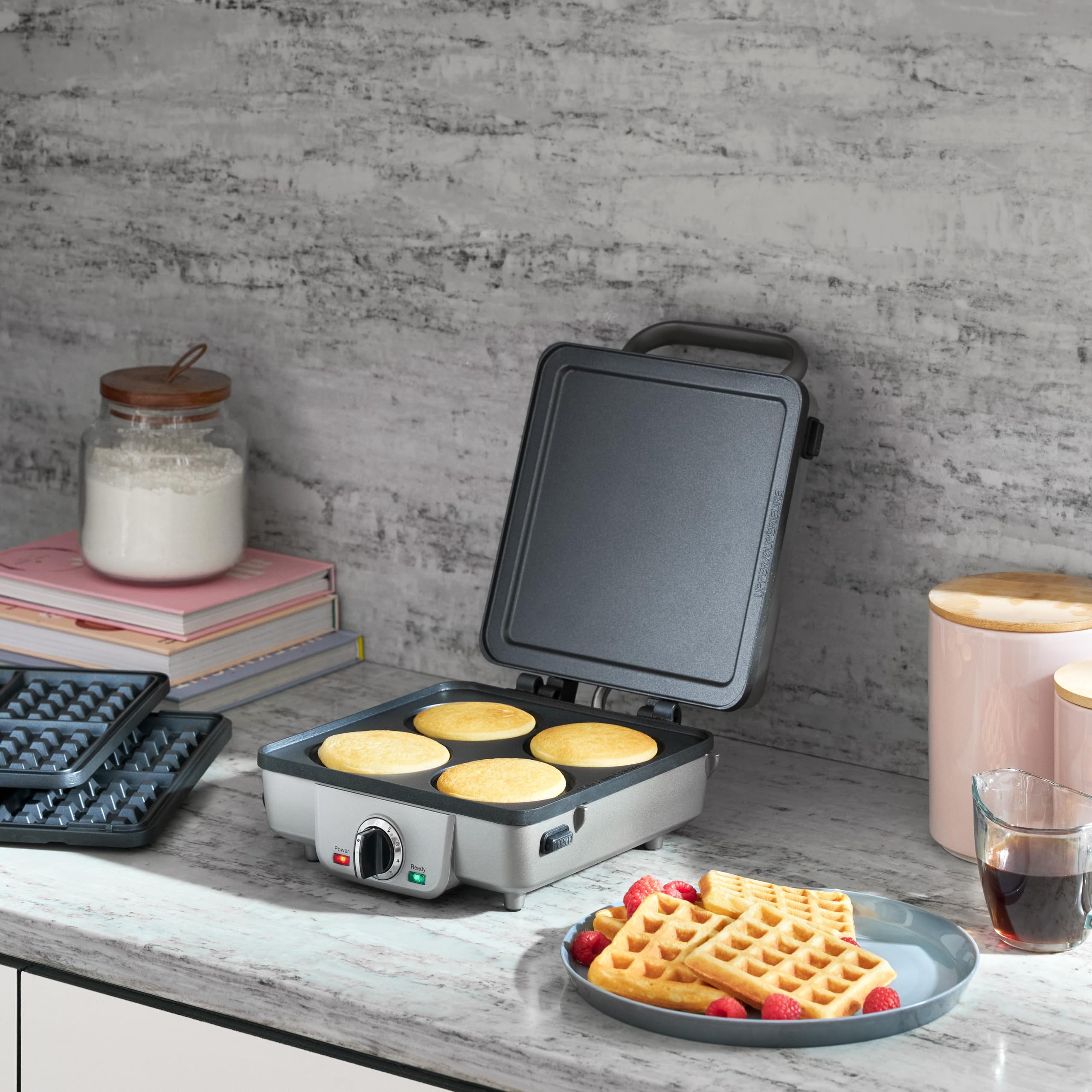 cuisinart-belgian-waffle-maker-with-pancake-plates-6-browning-levels-waf-300p1 image 4