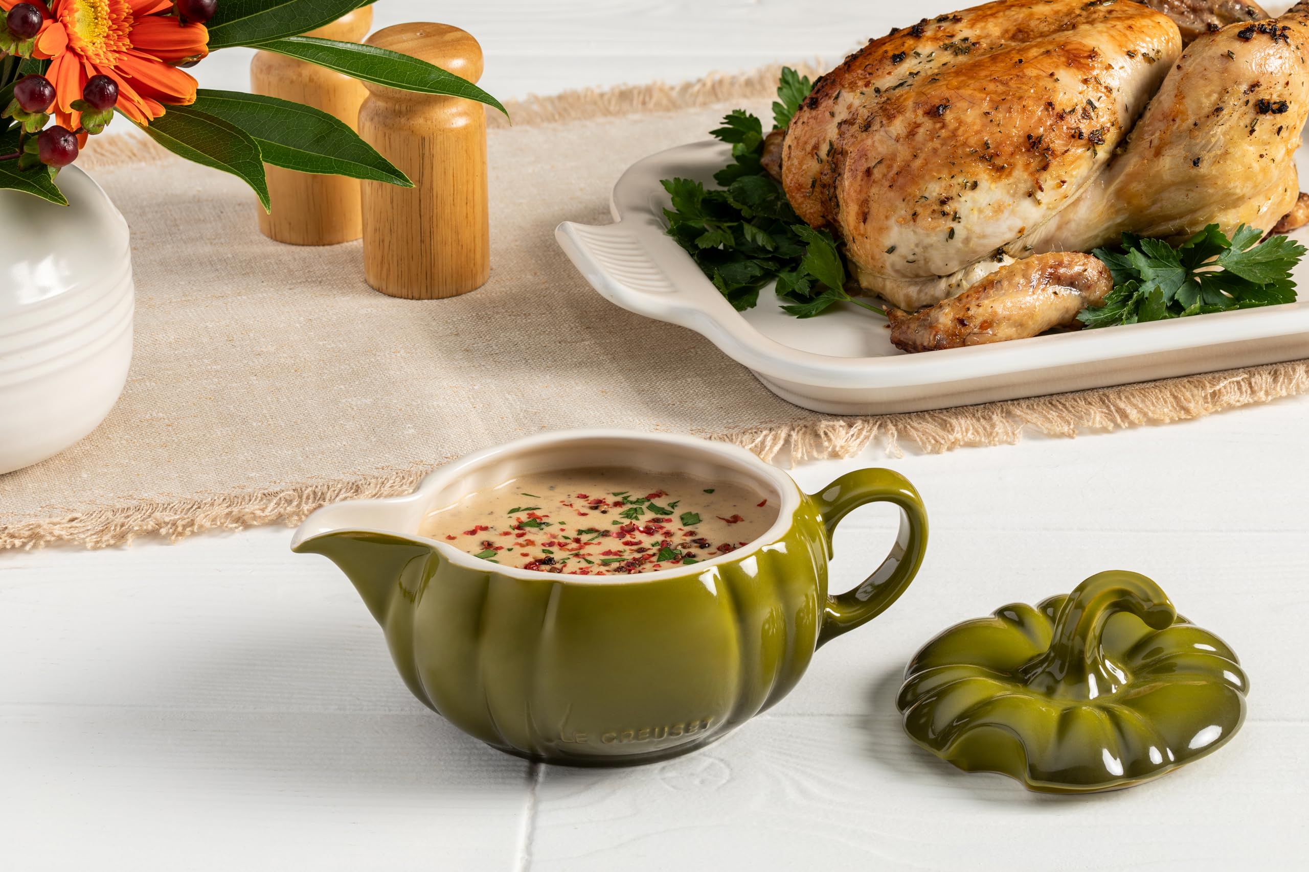le-creuset-stoneware-pumpkin-gravy-boat-with-lid-14-oz-olive image 5