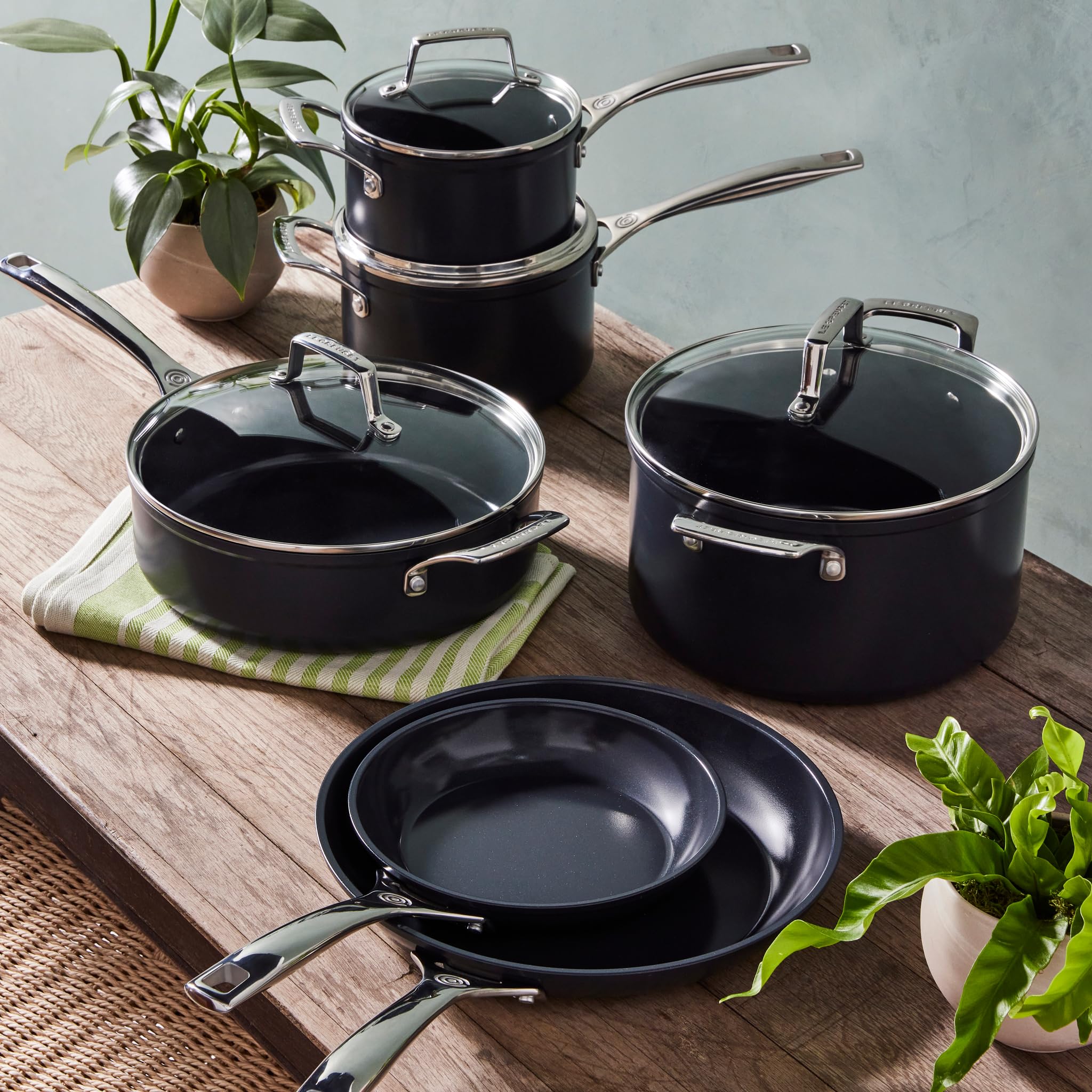 le-creuset-essential-non-stick-ceramic-shallow-frying-pan-8 image 6