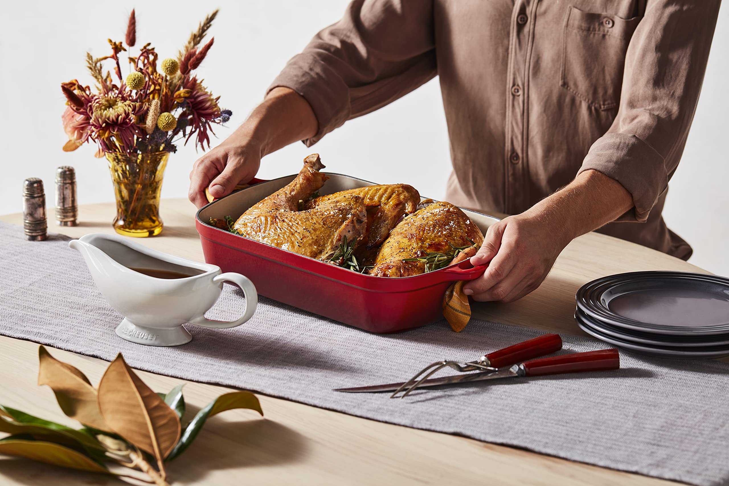 le-creuset-heritage-stoneware-gravy-boat-cerise image 5