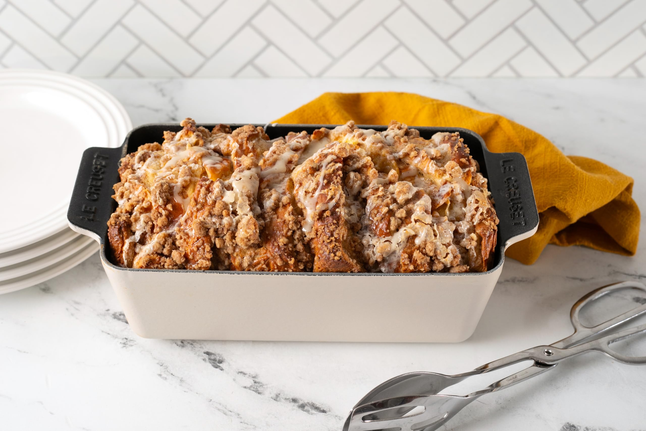 le-creuset-enameled-cast-iron-signature-loaf-pan-2-qt-olive image 6