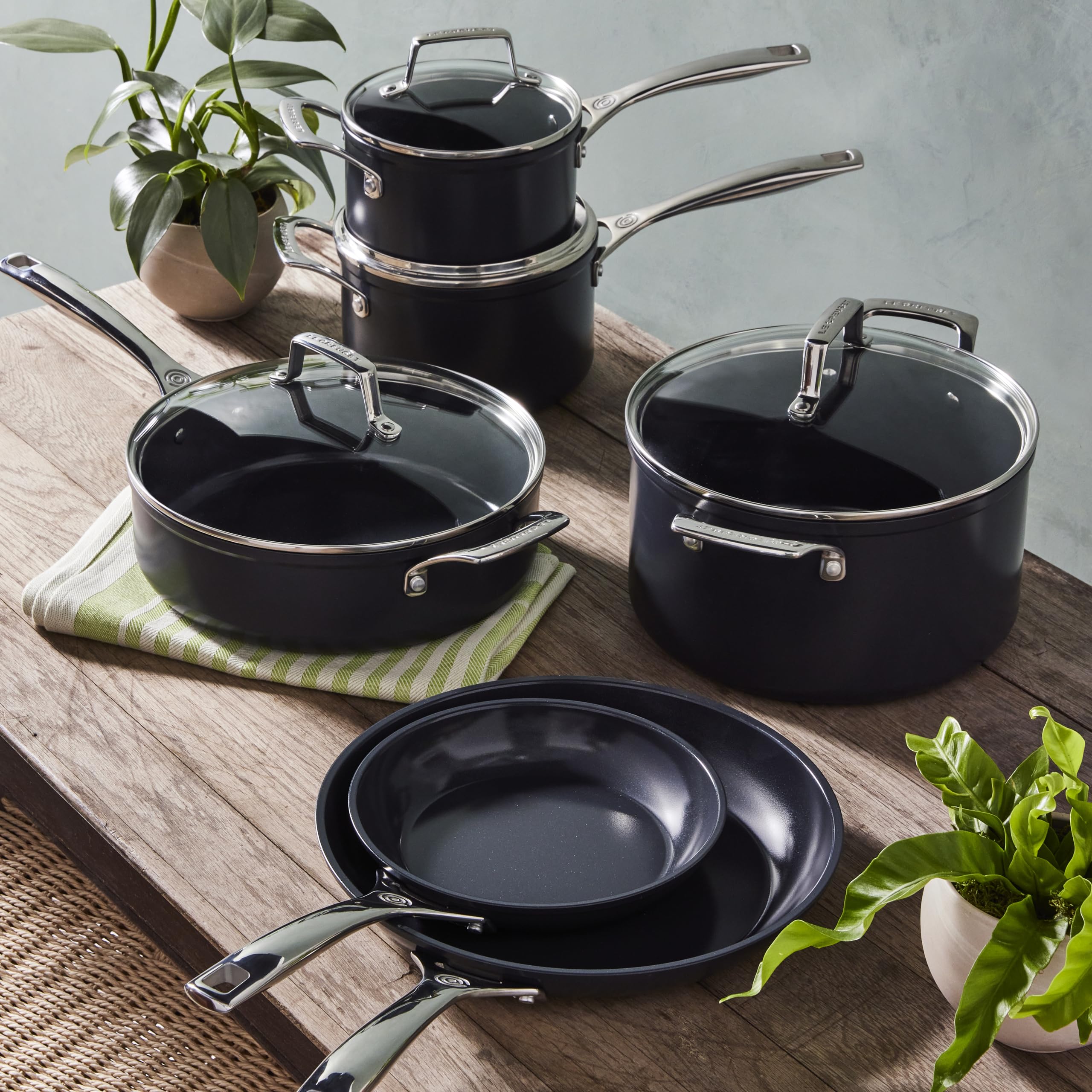 le-creuset-essential-non-stick-ceramic-10-piece-cookware-set image 8