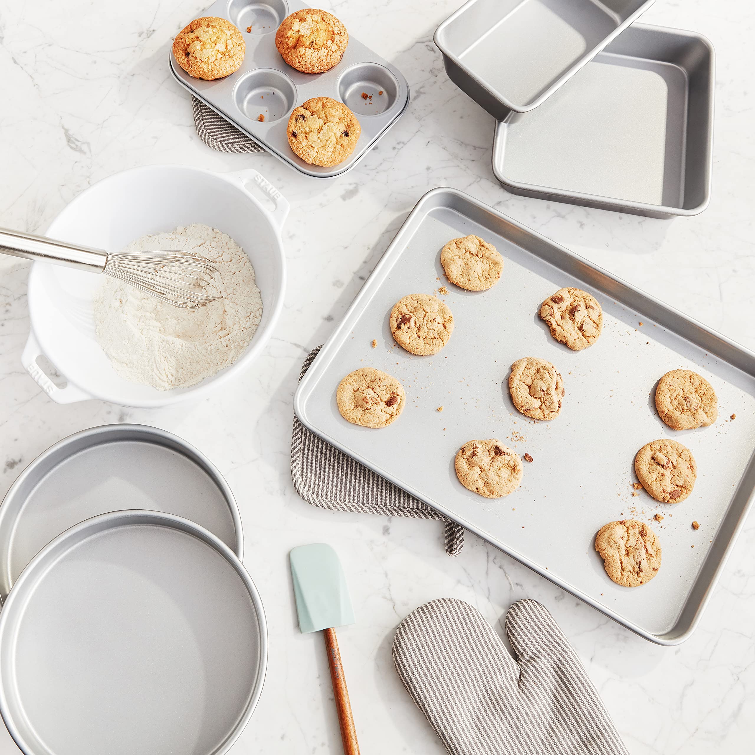 cuisinart-6-piece-classic-bakeware-set-heavy-gauge-steel-nonstick image 7