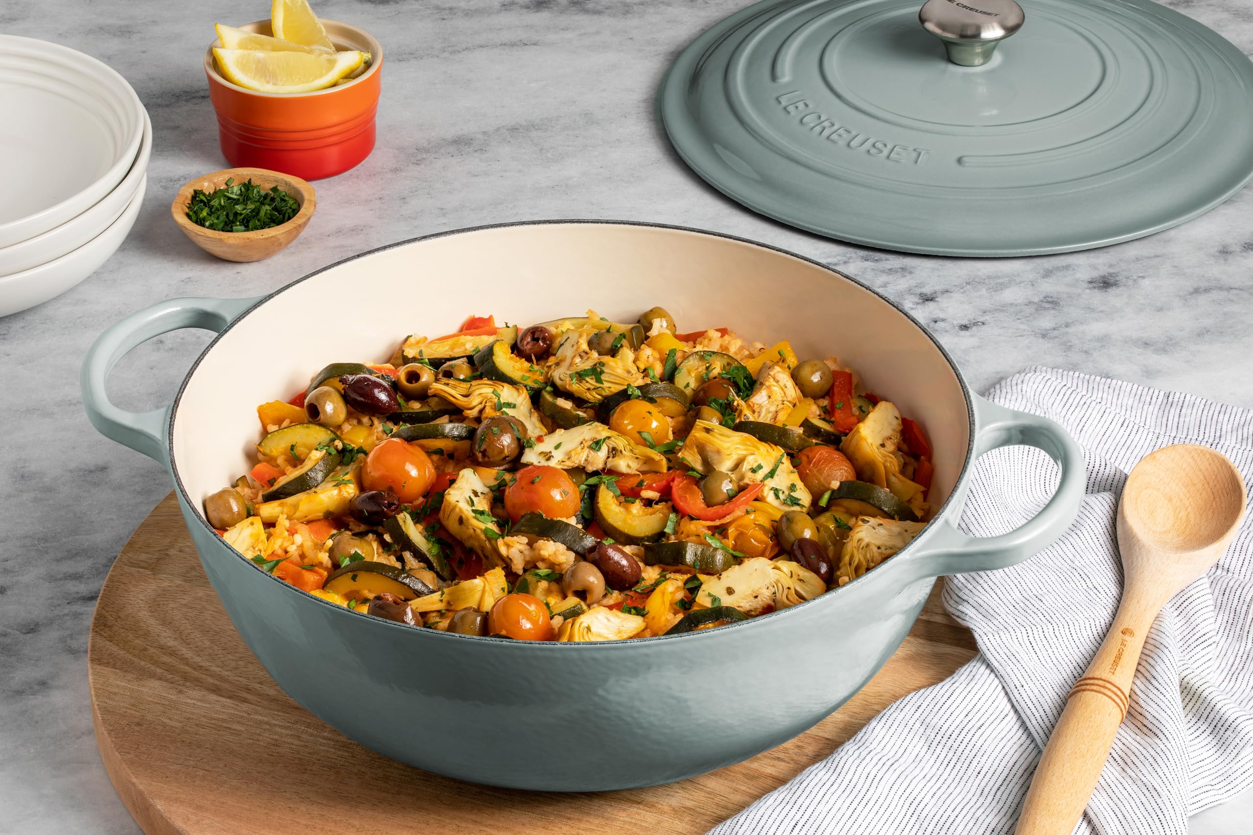 le-creuset-signature-cast-iron-chef-s-oven-7-5qt-oyster image 5