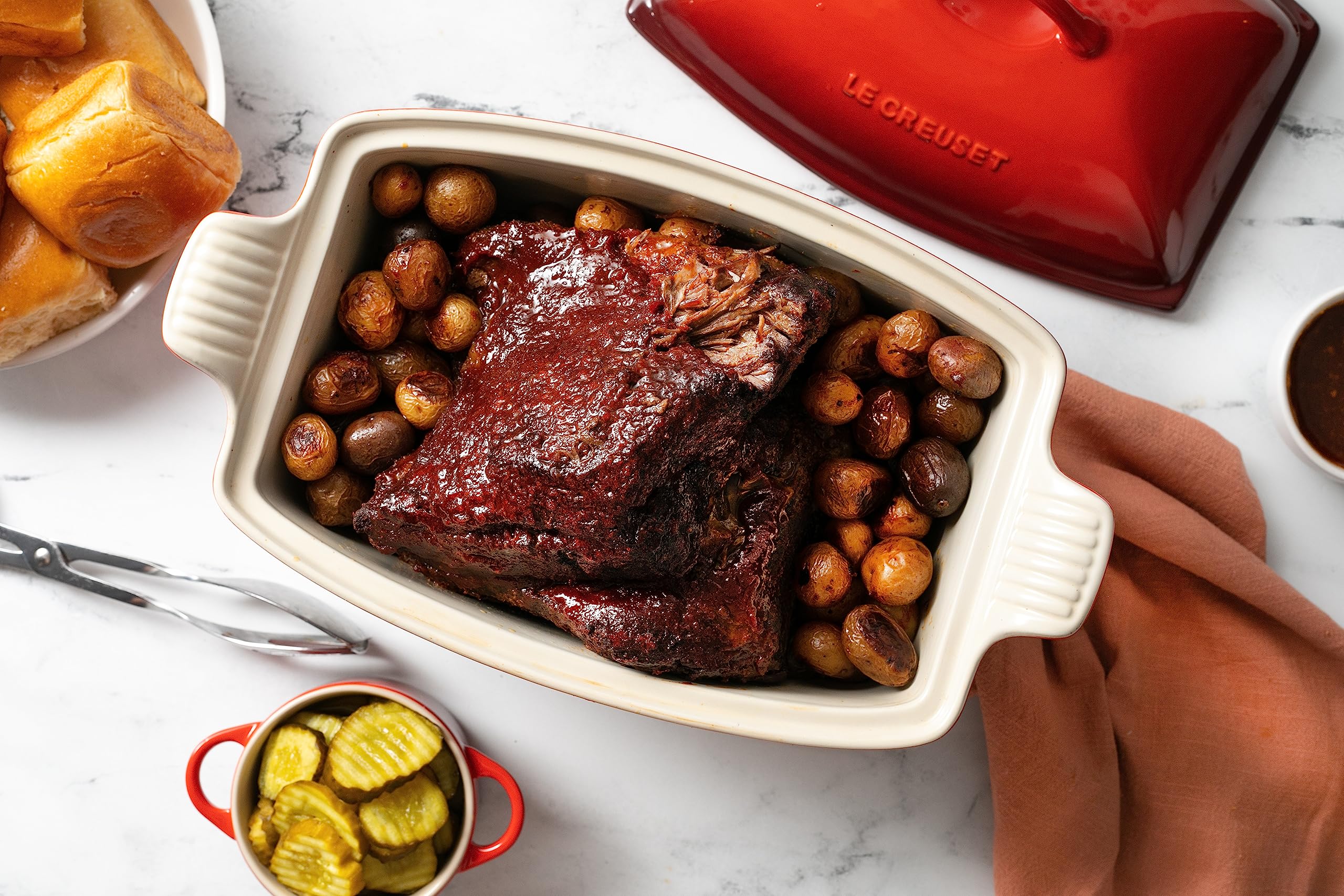 le-creuset-heritage-stoneware-deep-baker-with-lid-4-5-qt-white image 5
