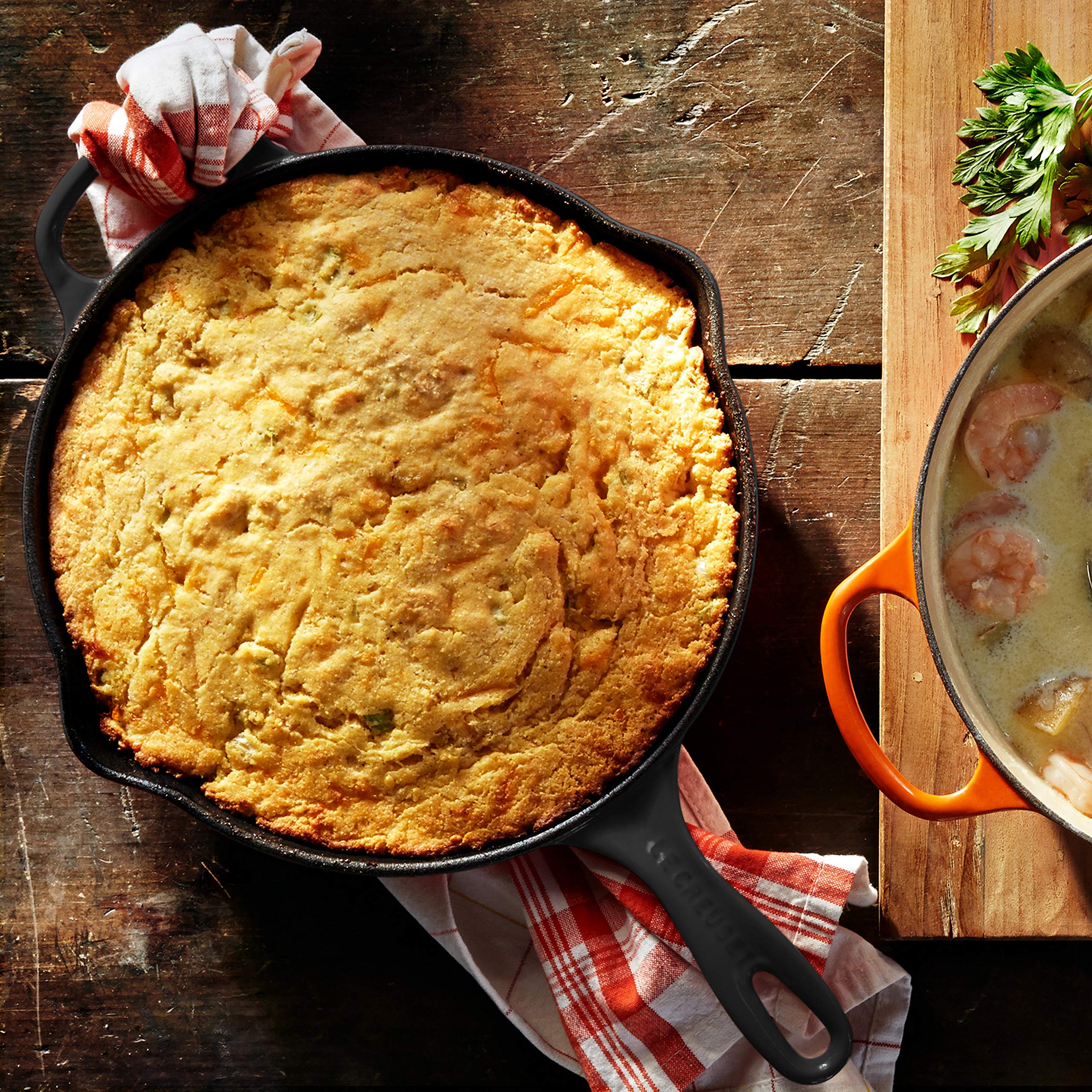 le-creuset-enameled-cast-iron-signature-iron-handle-skillet-9-1-3-8-qt-licorice image 2