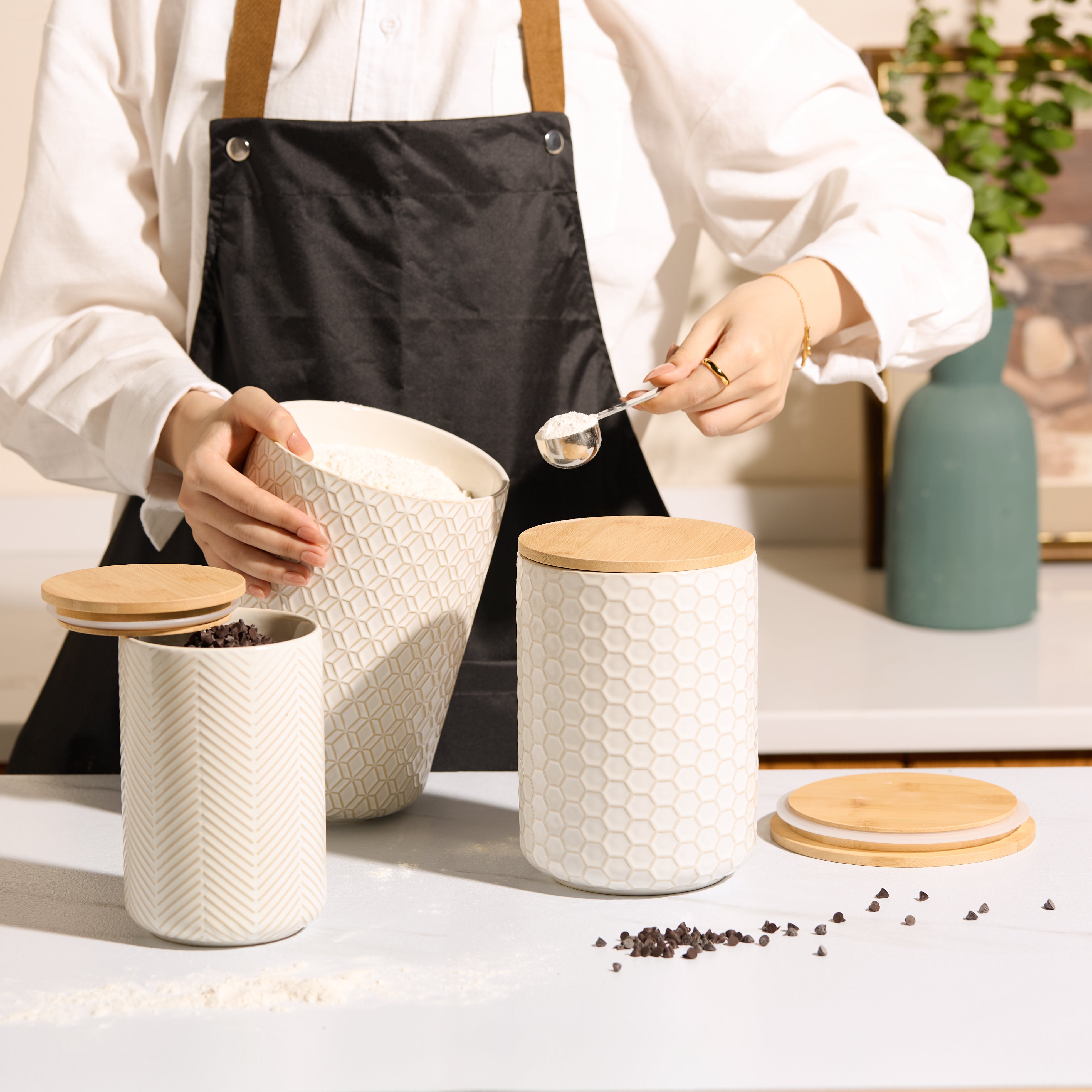 kook-narbonne-collection-embossed-ceramic-storage-containers-with-bamboo-lids-se image 3