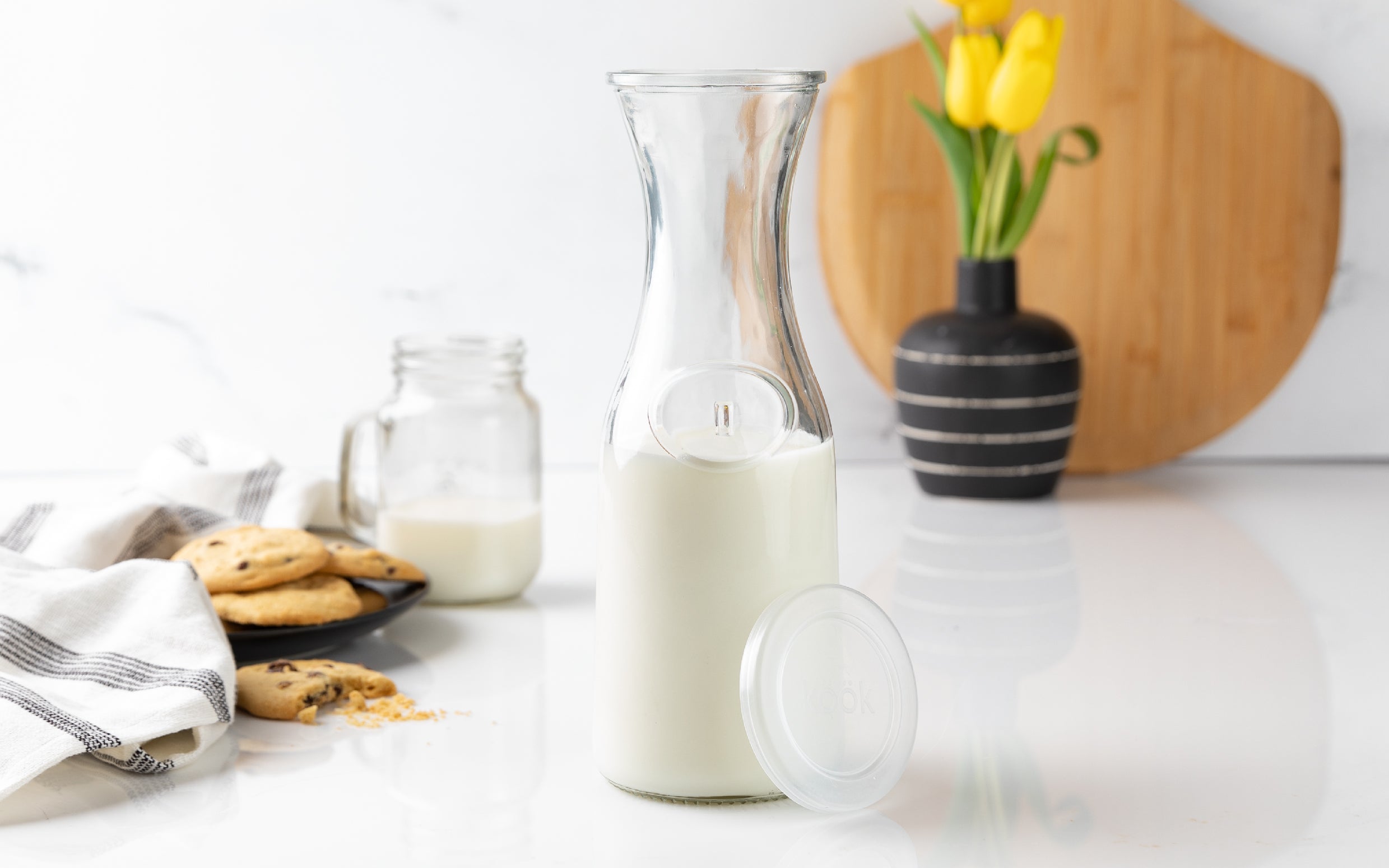 kook-glass-carafes-with-lids-set-of-2-35-oz-24-oz image 7